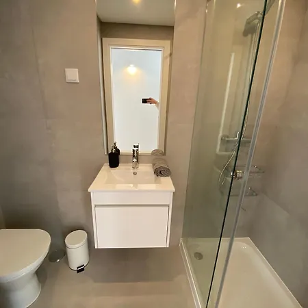 Carcavelos Shared Serviced 12