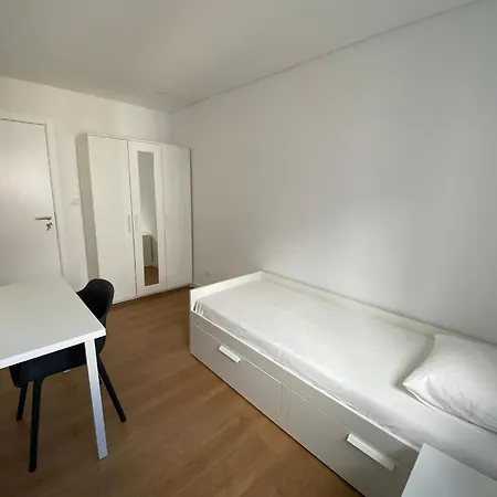 Carcavelos Beach Serviced Apartment 12