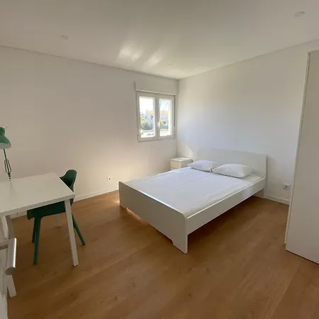 Carcavelos Shared Serviced 12 אוייראס