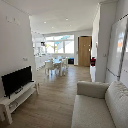 Carcavelos Serviced 12